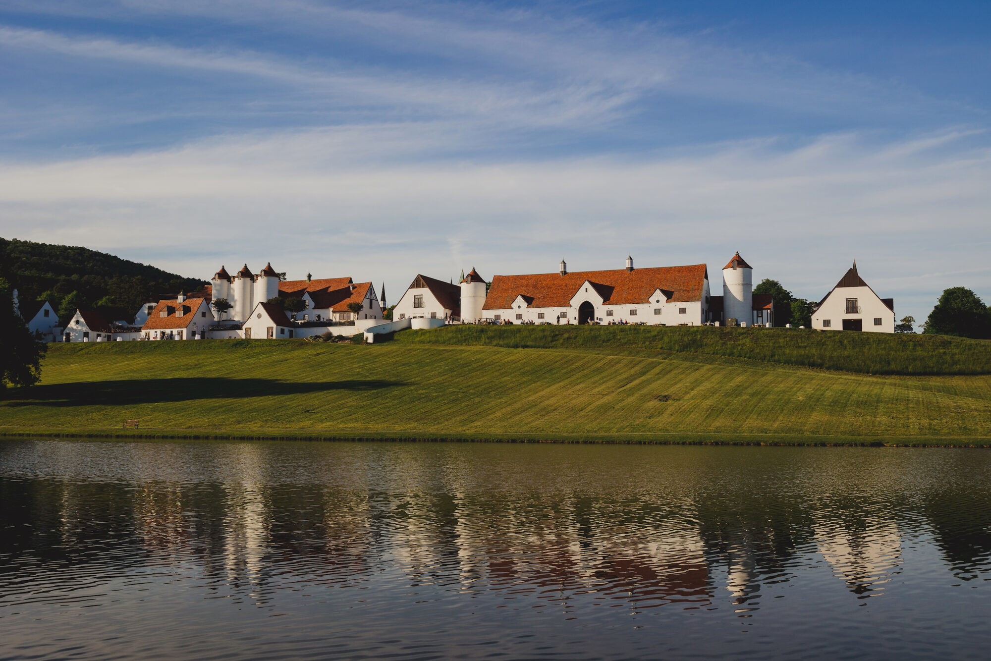An image of white buildings overlooking a pond at the WinShape campus.
